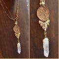Collier talisman pointe de quartz et nacre