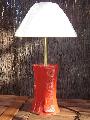 pied de lampe rouge