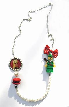 cOLLIER LEGO VERSUS BARBIE