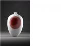 vaseblancdecorgraphiquecouleurrouge